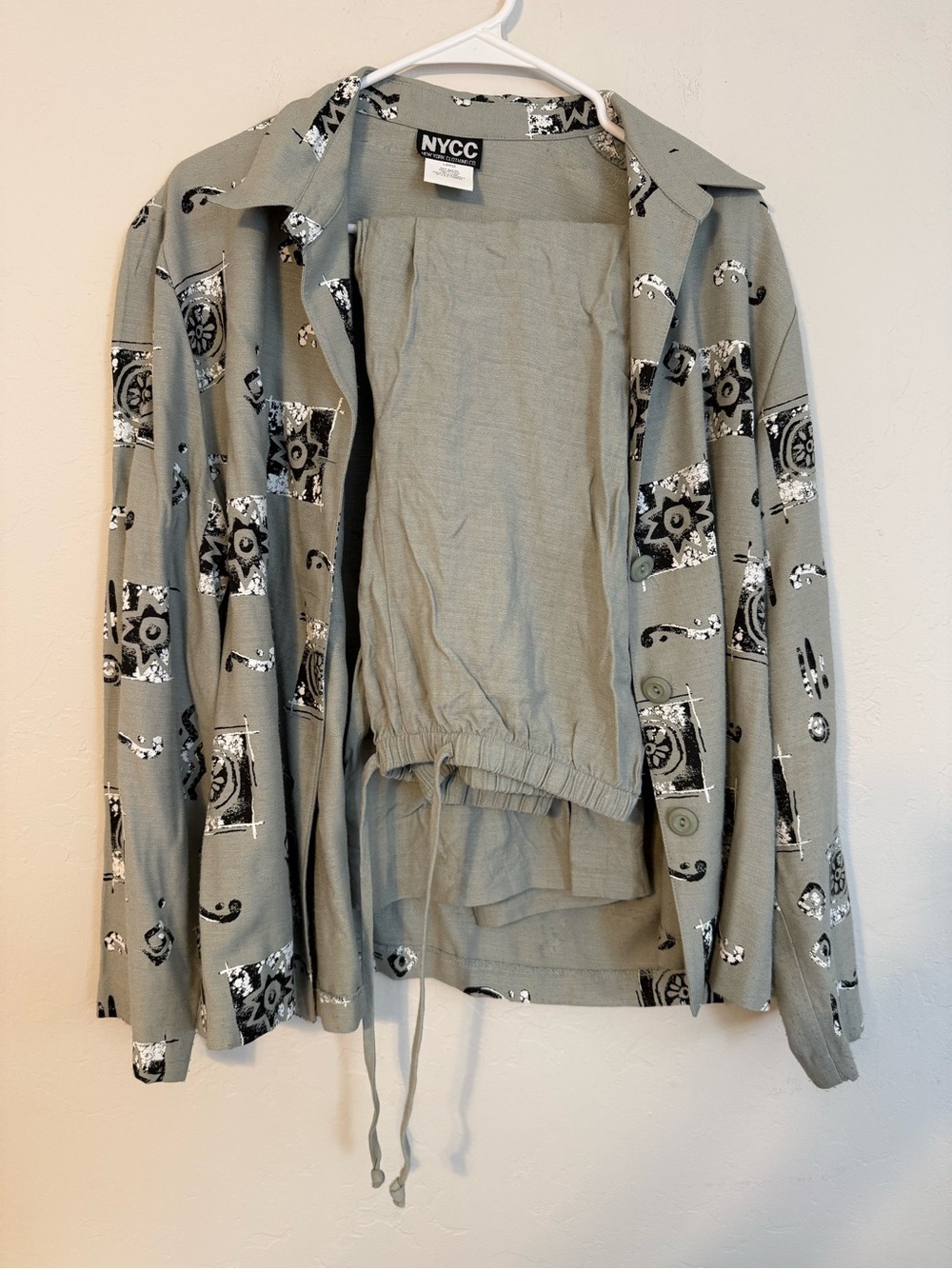 Vintage NYCC New York Clothing Co Women's Sage Printed Jacket and Pants Set
